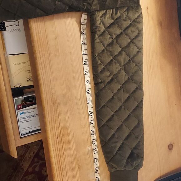 Bomber jacket velvet quilted olive green zippered front - Picture 3 of 10